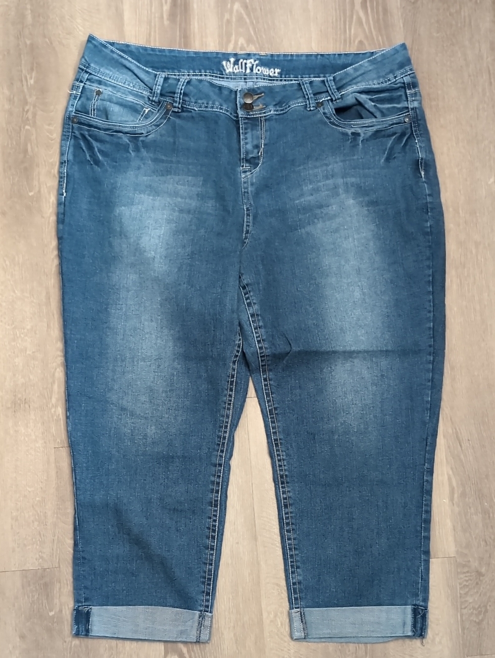 Wallflower Cuffed Capri Jeans